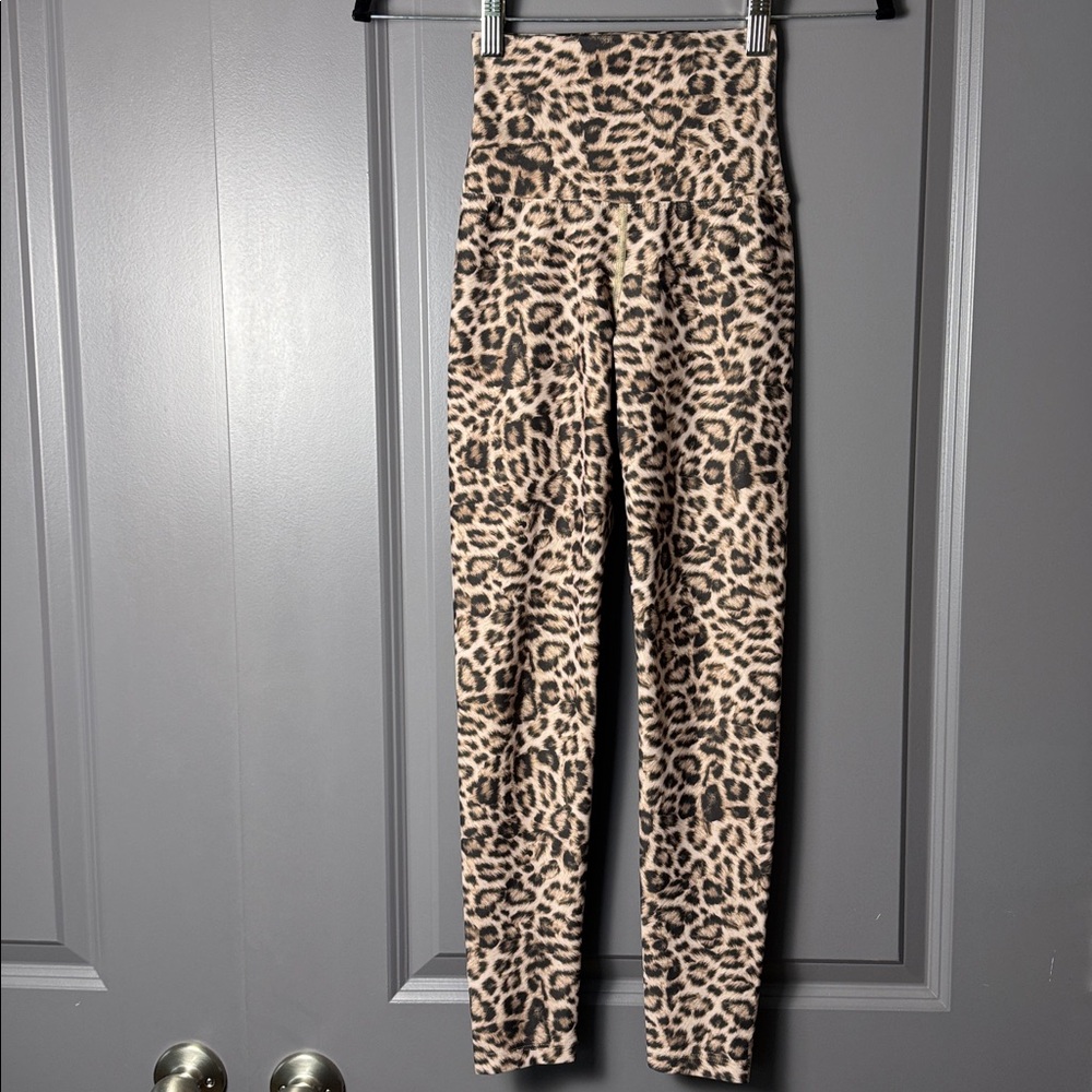 Beach Riot Sport Leopard Legging - Picture 3 of 7
